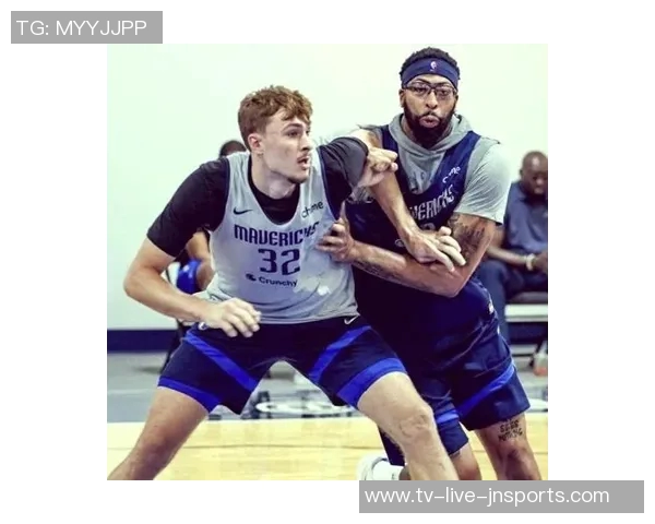 独行侠训练照曝光弗拉格与安东尼戴维斯展开激烈对抗 独行侠训练照曝光弗拉格与安东尼戴维斯展开激烈对抗