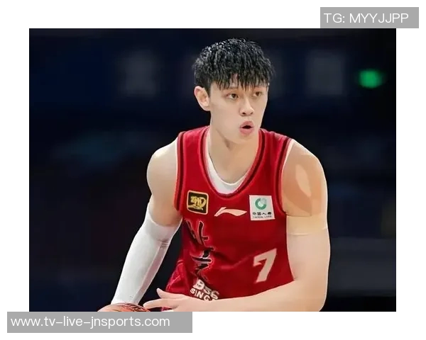 曾凡博未能上场引发热议教练与队友各有隐忧与考量 曾凡博未能上场引发热议教练与队友各有隐忧与考量