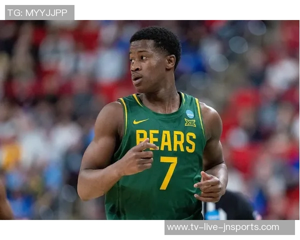 埃奇库姆首秀表现惊艳砍下34分与名宿齐名赢得队友认可