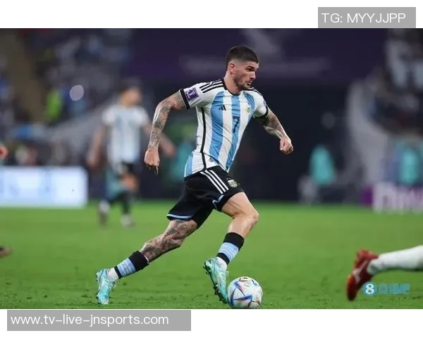 德保罗晒世界杯夺冠三周年纪念照身披球网叼雪茄感慨一切都值得